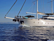 contact-yachts-queen-of-makri_0005