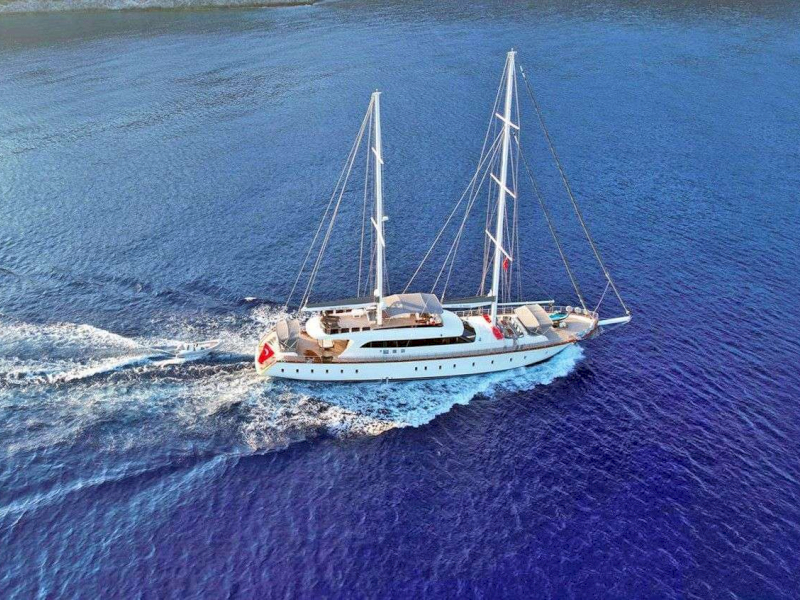 contact-yachts-queen-of-makri_0008
