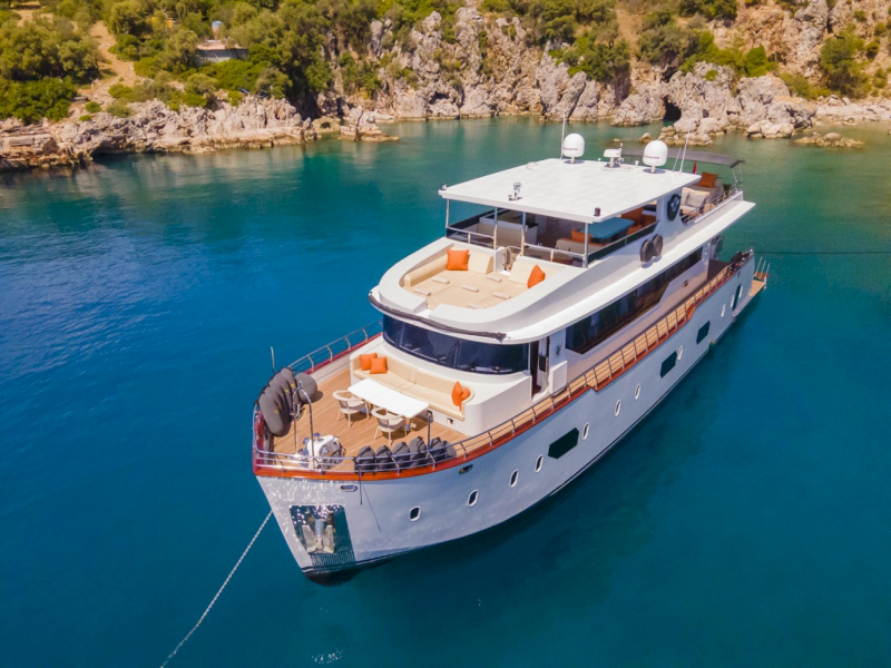 contact-yachts-simay-m_0020