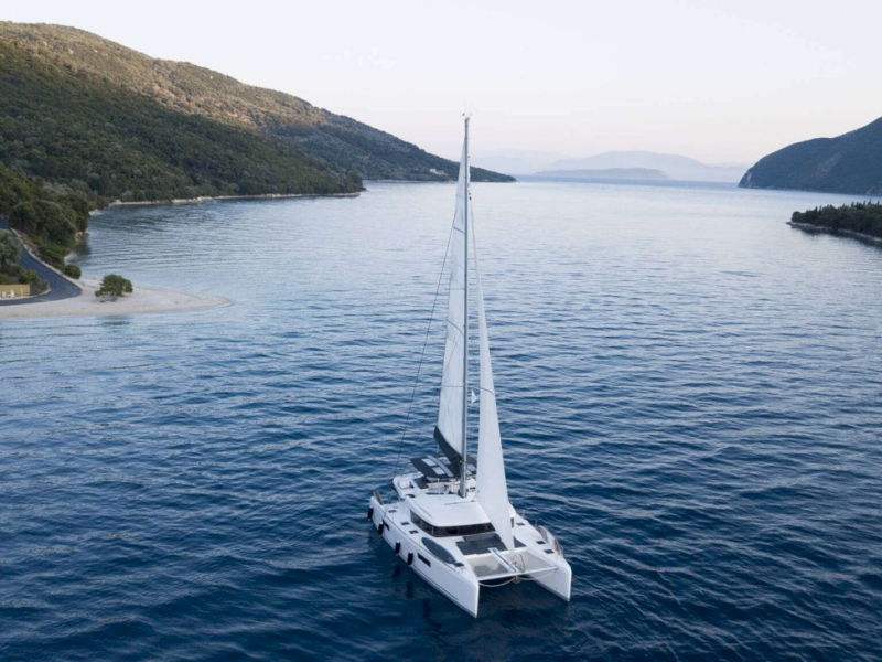 contact-yachts-blue-velvet_0011