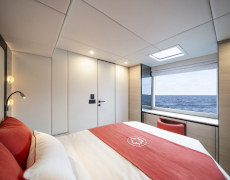 contact-yachts-one-planet_0009