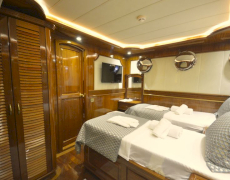 contact-yachts-queen-atlantis_0009