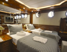 contact-yachts-queen-atlantis_0024