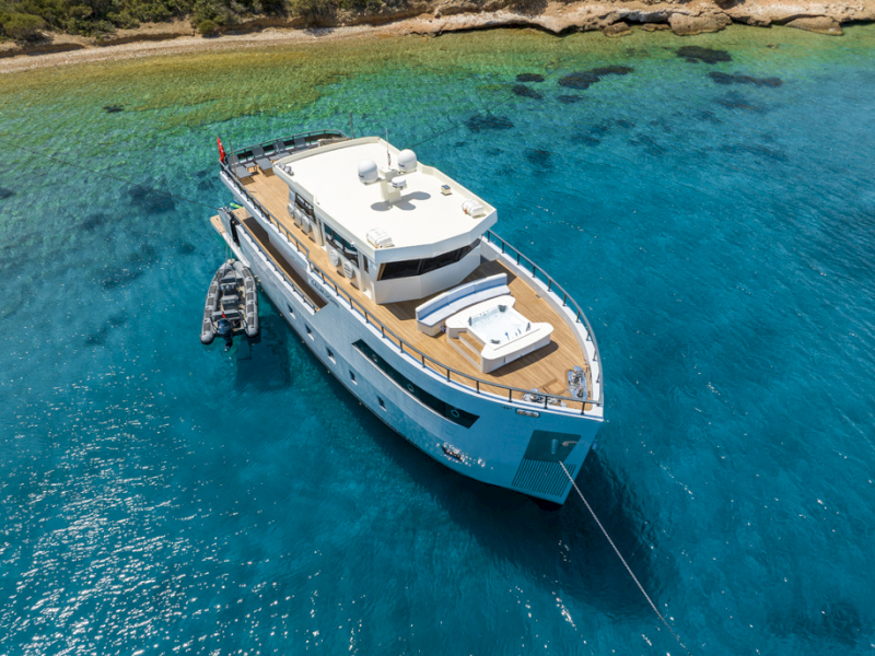 contact-yachts-calm-down_0024