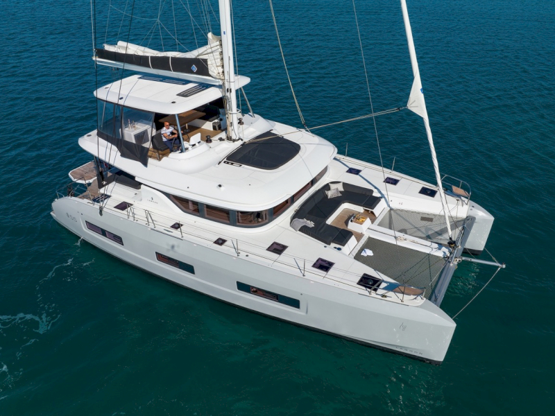 contact-yachts-champagne-please_0028
