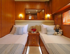 contact-yachts-tango-charlie_0022