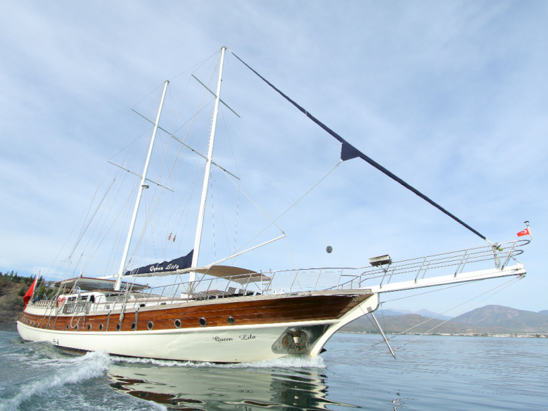 contact-yachts-queen-lila_0001