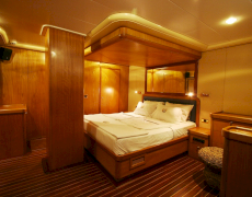 Luxury gulet Schatz forward master cabin