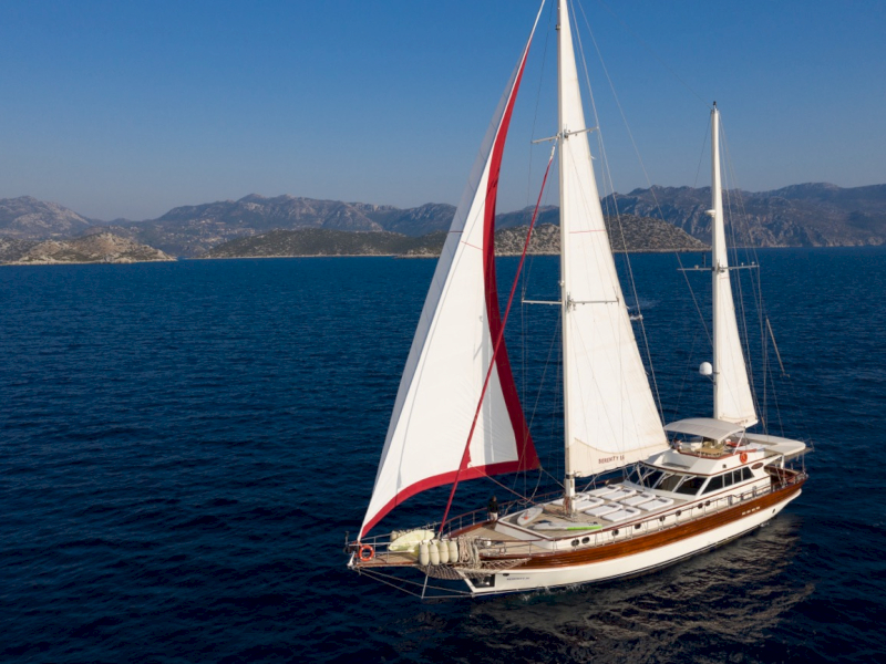contact-yachts-serenity-86_0021