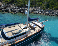 Luxury charter gulet yacht BLUE HEAVEN sailing in Greece and Turkey with Contact Yachts_5