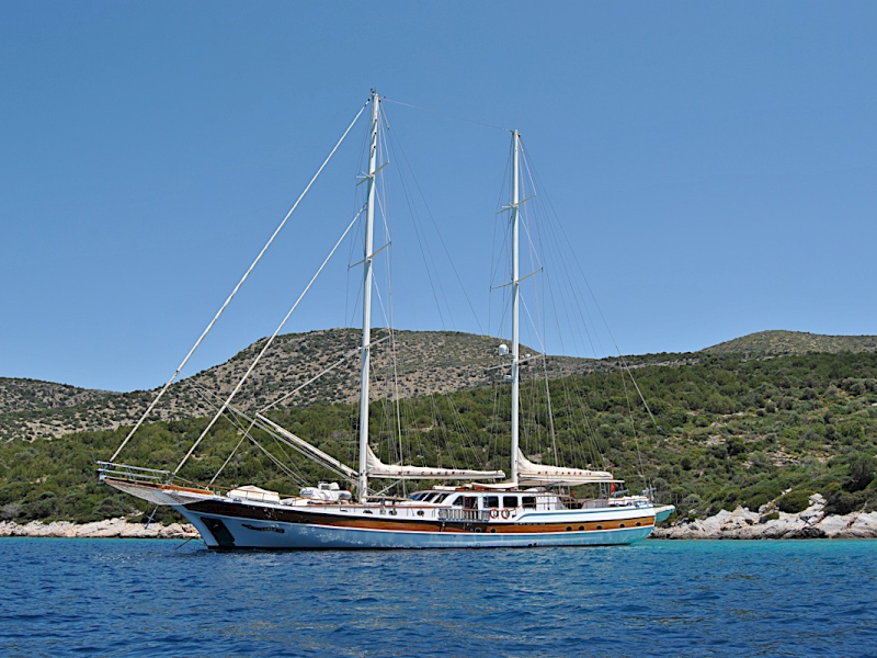 Luxury charter gulet yacht CANER IV sailing in Greece and Turkey with Contact Yachts_4