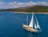 Luxury charter gulet yacht ANGELICA sailing in Croatia with Contact Yachts_24