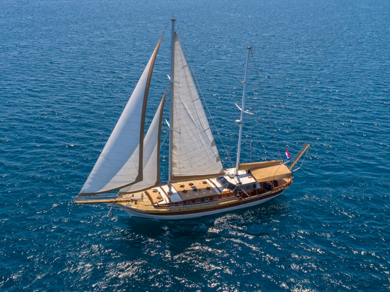 Luxury charter gulet yacht ANGELICA sailing in Croatia with Contact Yachts_25