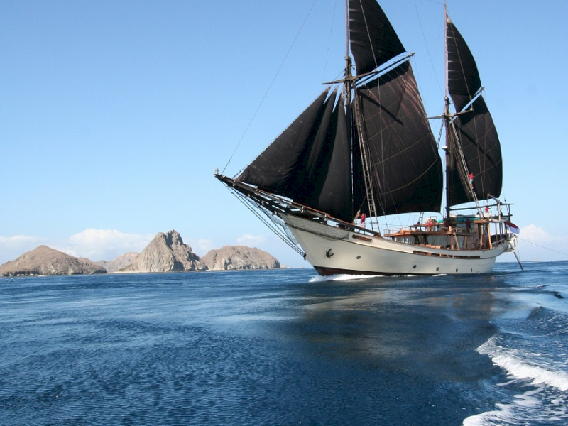 Luxury yacht charter vacation in Bali, Indonesia with a yacht Silolona