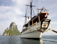 Luxury yacht charter vacation in Bali, Indonesia with a yacht Silolona