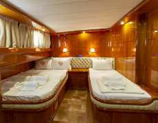 contact-yachts-silvermoon_0030