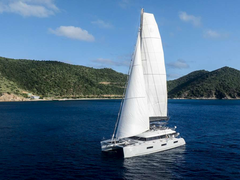 contact-yachts-dragonfly_0001