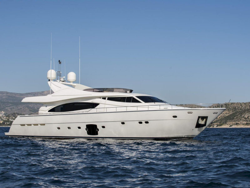 Luxury motor yacht DAY OFF cruising in Greece with Contact Yachts