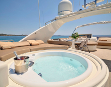 contact-yachts-julie-m_0004