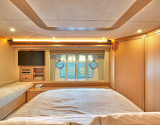 contact-yachts-julie-m_0017