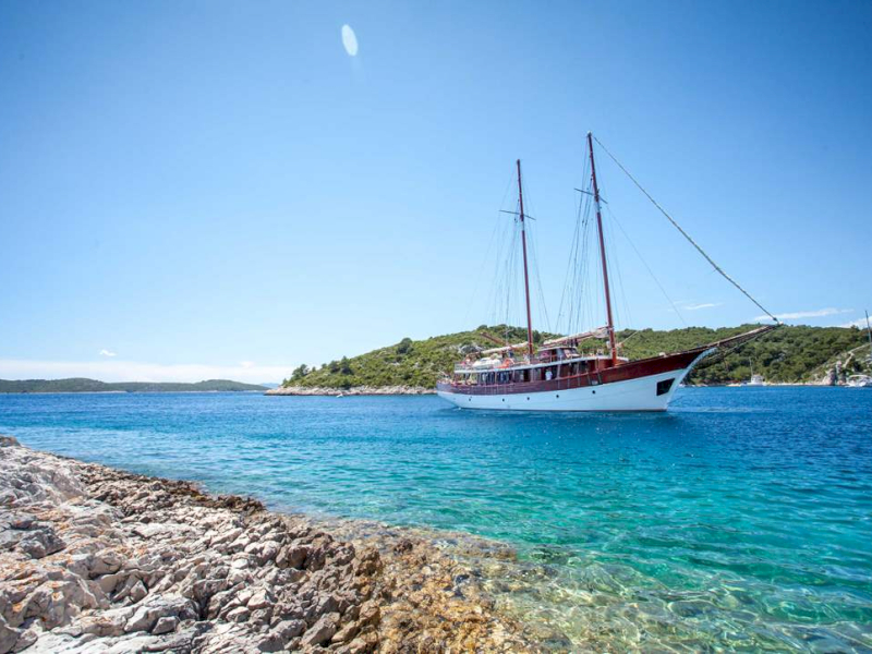 contact-yachts-romanca-006