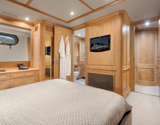 contact-yachts-quest-r-034