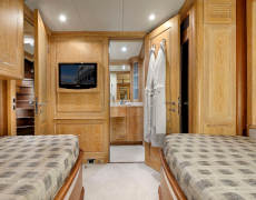 contact-yachts-quest-r-042