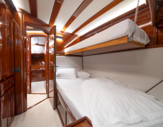 contact-yachts-allure_0013
