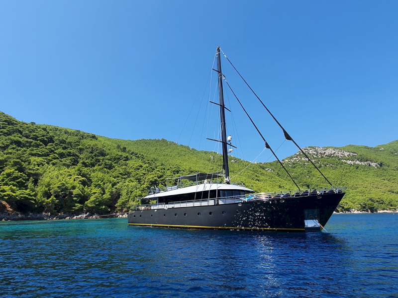 contact-yachts-rara-avis_0001